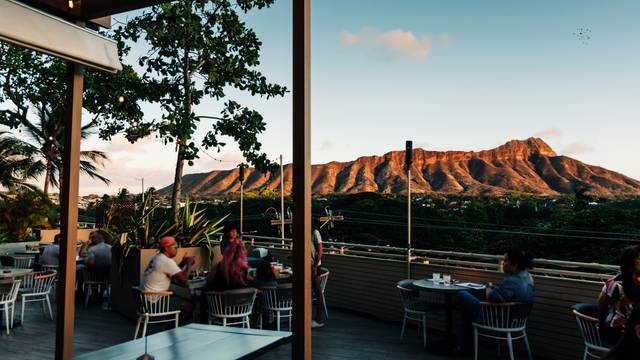 Una foto del restaurante Deck.