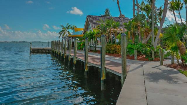 Una foto del restaurante Dolphin Bar & Shrimp House