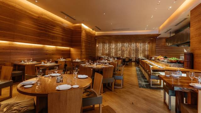 Una foto del restaurante ROKA - Canary Wharf