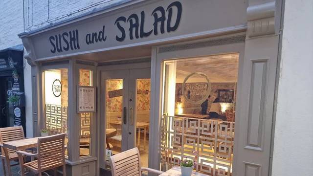 SUSHI & SALAD ELY​餐廳的照片