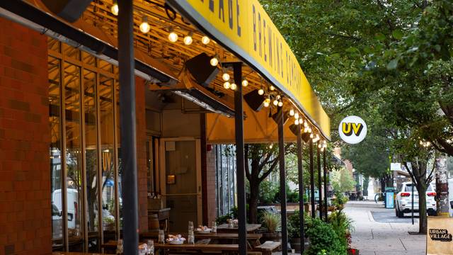 Una foto del restaurante Urban Village Brewing Company