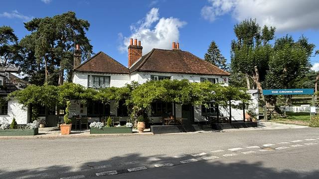 Una foto del restaurante The Crown Inn at Burnham Beeches