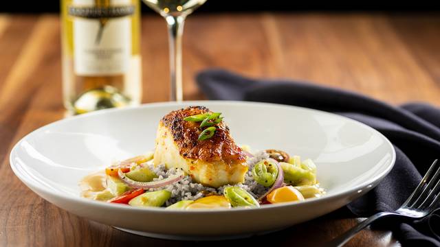Una foto del restaurante Cooper's Hawk Winery & Restaurant - Troy, MI