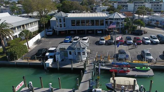 Ein Foto von Crow's Nest Restaurant, Tavern & Marina