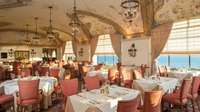 Una foto del restaurante Cafe Pacific at Trump National Golf Club
