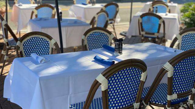A photo of Cest La Vie restaurant