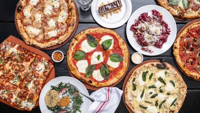 Een van Oven and Shaker - Lake Oswego restaurant