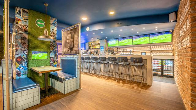 Una foto del restaurante Sky Blue Tavern