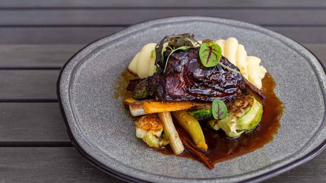 Een van Oliver & Bonacini Cafe Grill, Blue Mountain restaurant