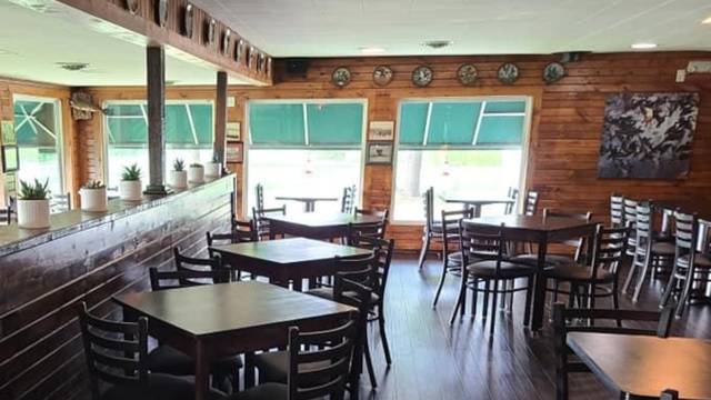 Una foto del restaurante Midway Duck Inn