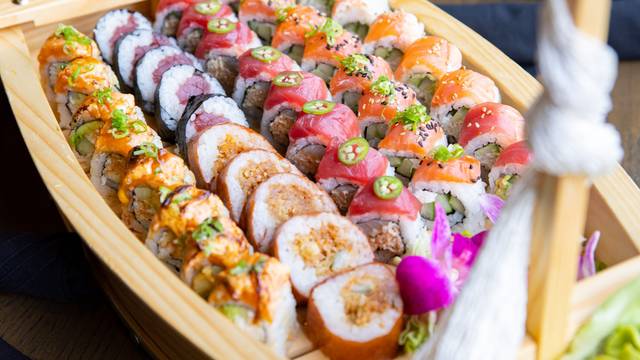 Una foto del restaurante Baby Blue Sushi Sake Grill - Shops at Legacy