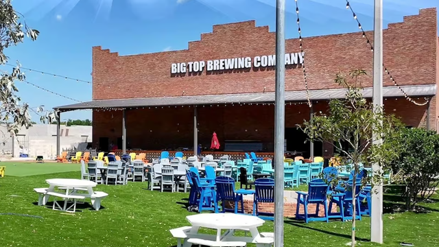 Una foto del ristorante Big Top Brewery