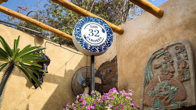 A photo of Los 32 Sabores restaurant