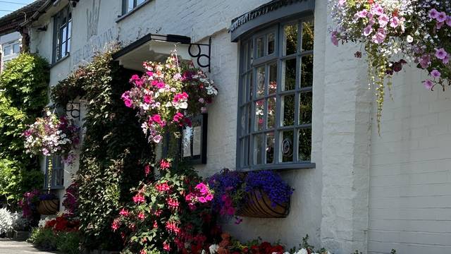 Una foto del restaurante The Crown Inn