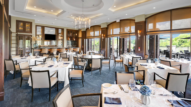 Una foto del restaurante lago at Eagles Nest Golf Club