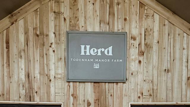 Una foto del restaurante Herd at Todenham Manor Farm