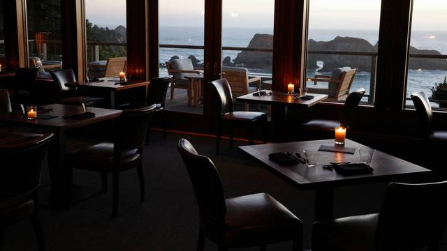 Una foto del restaurante The Harbor House Inn