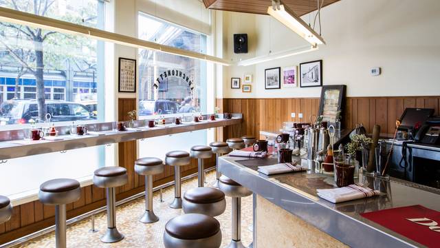 Una foto del restaurante Dove's Luncheonette