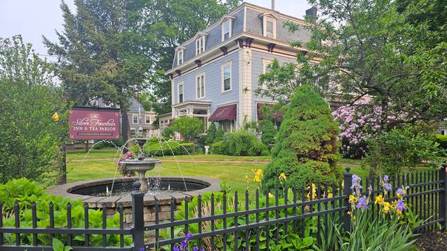 Una foto del restaurante Silver Fountain Inn & Tea Parlor