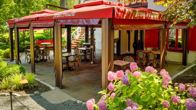 A photo of Jacques' Brasserie at L'Auberge Chez Francois restaurant