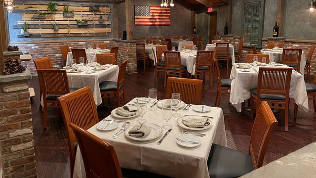 Een van Rare, the Steak House restaurant