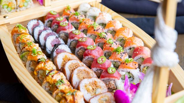 Una foto del restaurante Blue Sushi Sake Grill - Novus Place
