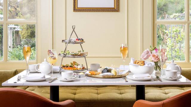 Una foto del restaurante The Huntington's Rose Garden Tea Room