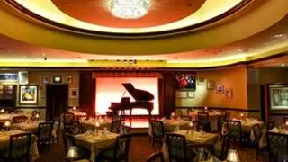 Photo du restaurant Lorenzo's Restaurant, Bar & Cabaret - Hilton Garden Inn - SI
