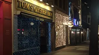 A photo of Tom's Oyster Bar Royal Oak restaurant