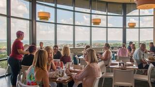 Una foto del restaurante The Grove Wine Bar & Kitchen - Lakeway