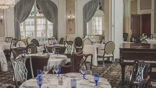 Una foto del restaurante The Regency Room - The Hotel Roanoke & Conference Center