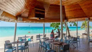 Una foto del restaurante Miss Lily’s at Skylark Negril