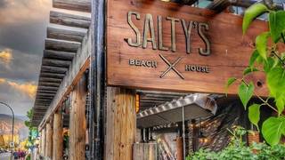Een foto van restaurant Salty's Beach House