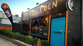 Une photo du restaurant The Peacock Den