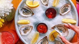 $1 Oysters - 4-10pm Mondays Foto