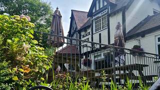 Une photo du restaurant The Black Cock Inn Caerphilly Mountain