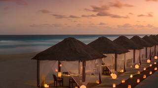 Romantic Dinner by the Ocean foto