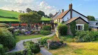 Une photo du restaurant The Greyhound Inn and Hotel