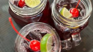 Your Daily Escape: 2-for-1 Sangrias Foto