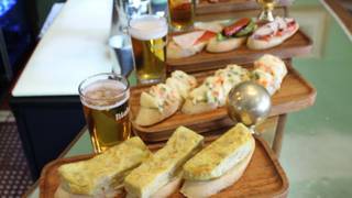 Pinchos and a Refreshing Draft Beer for just $20. foto