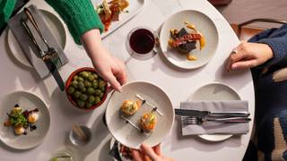 写真（NORTH Cocktails and Small Plates for £39.50）