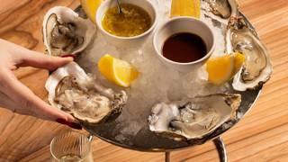 写真（Oyster & Bubbles Happy Hour）