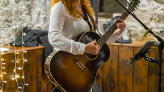 Live Music in The Cellar Foto