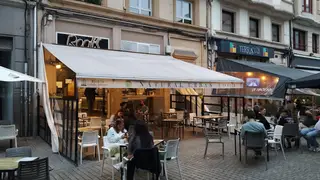 A photo of Roots (A Coruña) restaurant