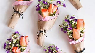 Fresh petite Bouquet on the table foto