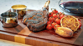 Tomahawk Thursdays at Morelands foto