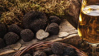 Indulge in Luxury: 5-Course Truffle & Wine Dinner foto