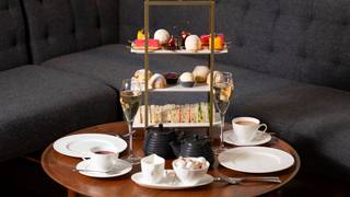 写真（Mother's Day: Champagne Afternoon Tea for 2 £140）