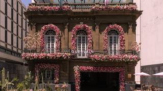 Le Goûter: Un ritual de té floral y dulce foto