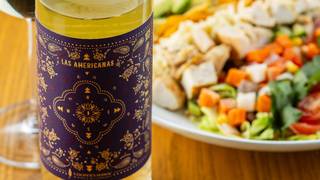 Wine Tastings and Rotating Chef Recommendations foto
